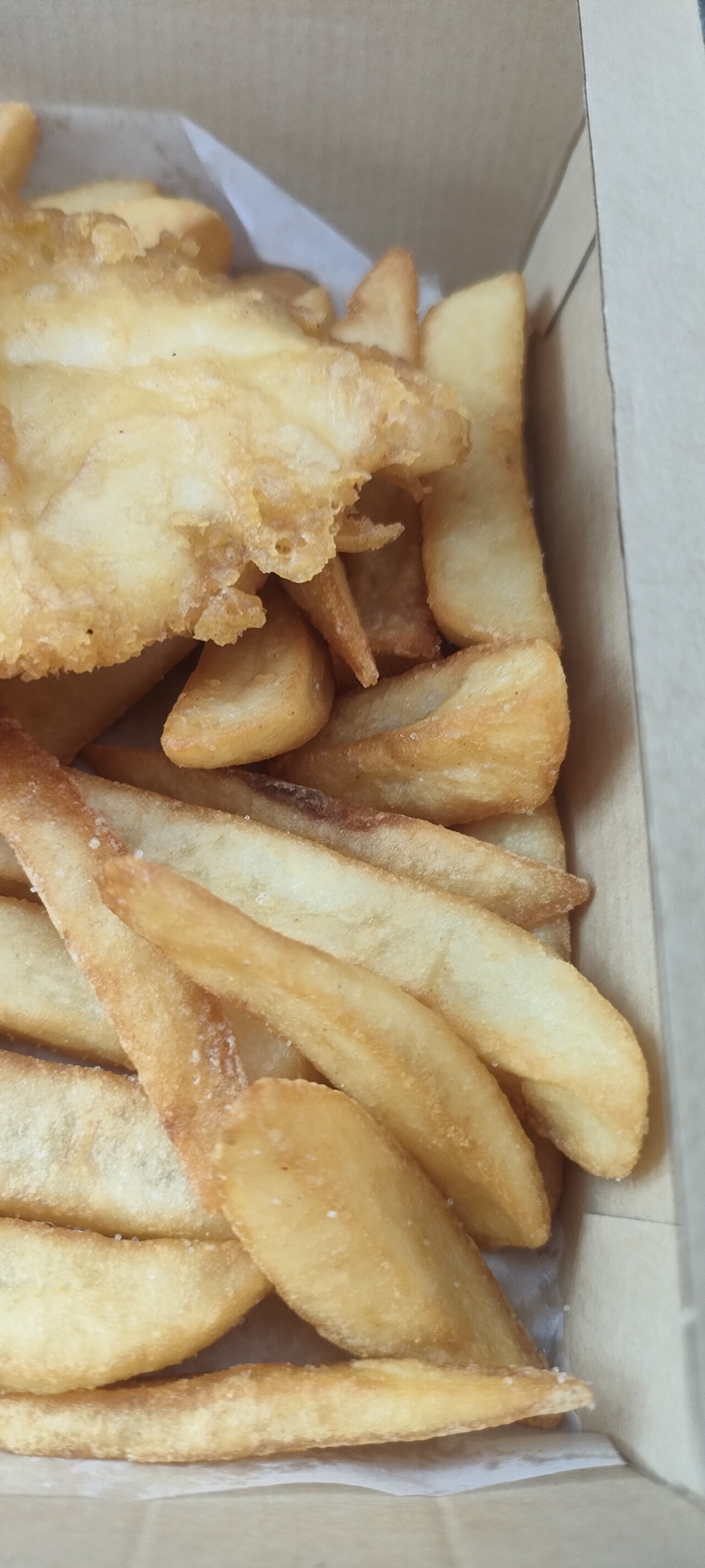 博多阪急英国ﾌｪｱ ﾌｨｯｼｭ&ﾁｯﾌﾟｽ(ﾎﾜｲﾄﾍｯｽﾞ)Whitehead's Fish&Chips