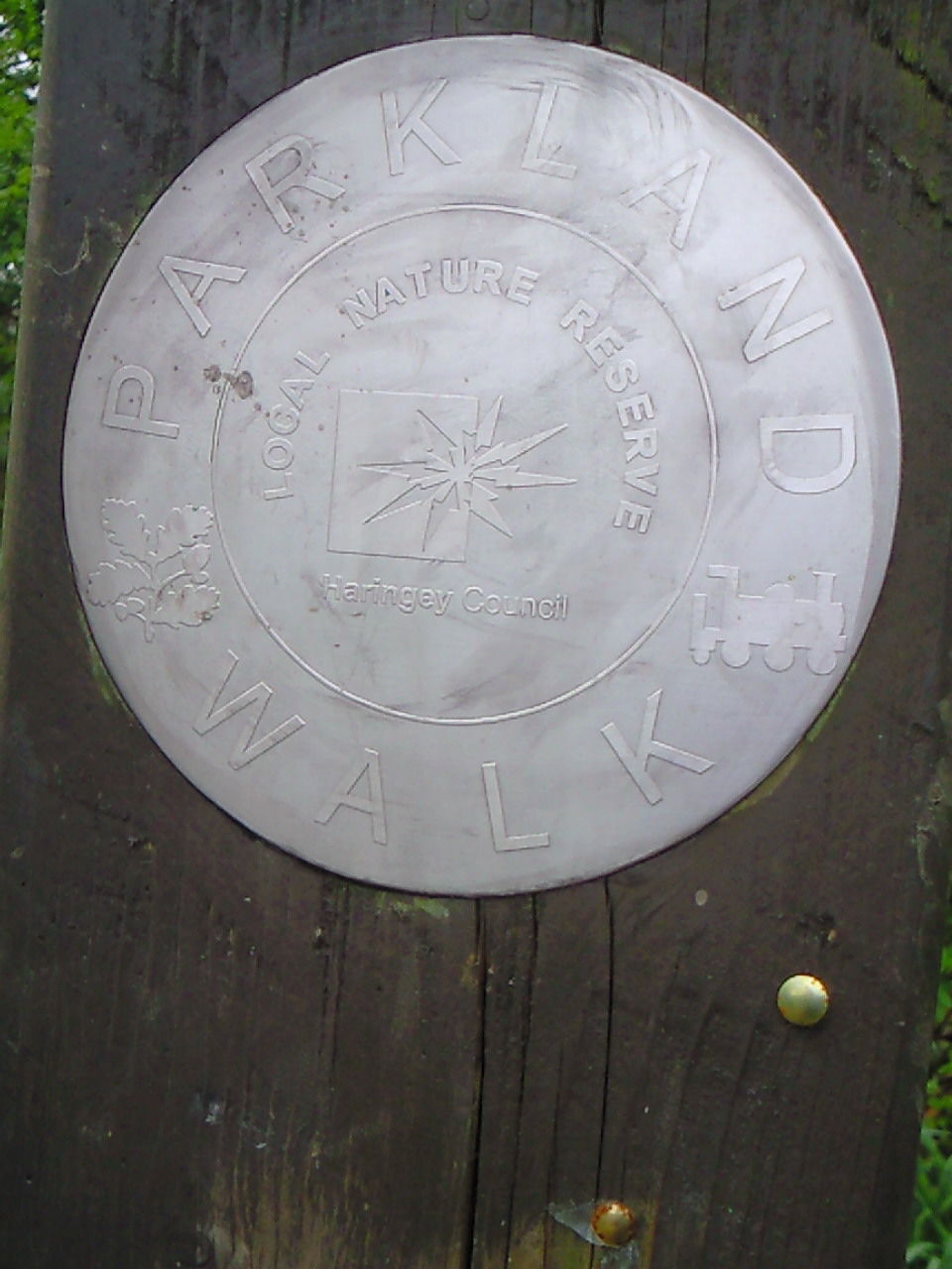 ﾛﾝﾄﾞﾝで一番 長い 公園 ﾊﾟｰｸﾗﾝﾄﾞｳｫｰｸ Parkland Walk 緑の歩道 線路跡 ﾛﾝﾄﾞﾝ 穴場 ﾀﾀﾞｶﾞｲﾄﾞ写真編 London Photo Guide Blog Nemi