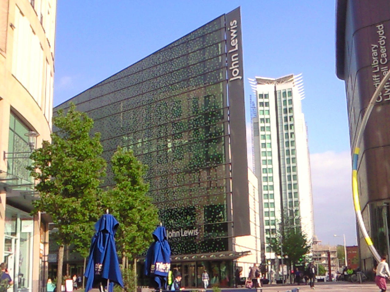ﾛﾝﾄﾞﾝから日帰り ｶｰﾃﾞｨﾌ Cardiff Jonh Lewisﾚｽﾄﾗﾝでｷｰｼｭ 紅茶 ｱｲｽ ﾛﾝﾄﾞﾝ 穴場 ﾀﾀﾞｶﾞｲﾄﾞ写真編 London Photo Guide Blog Nemi