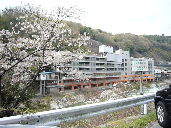 千歳楼の廃墟 定光寺 美味しい料理大好き まりこの手帳