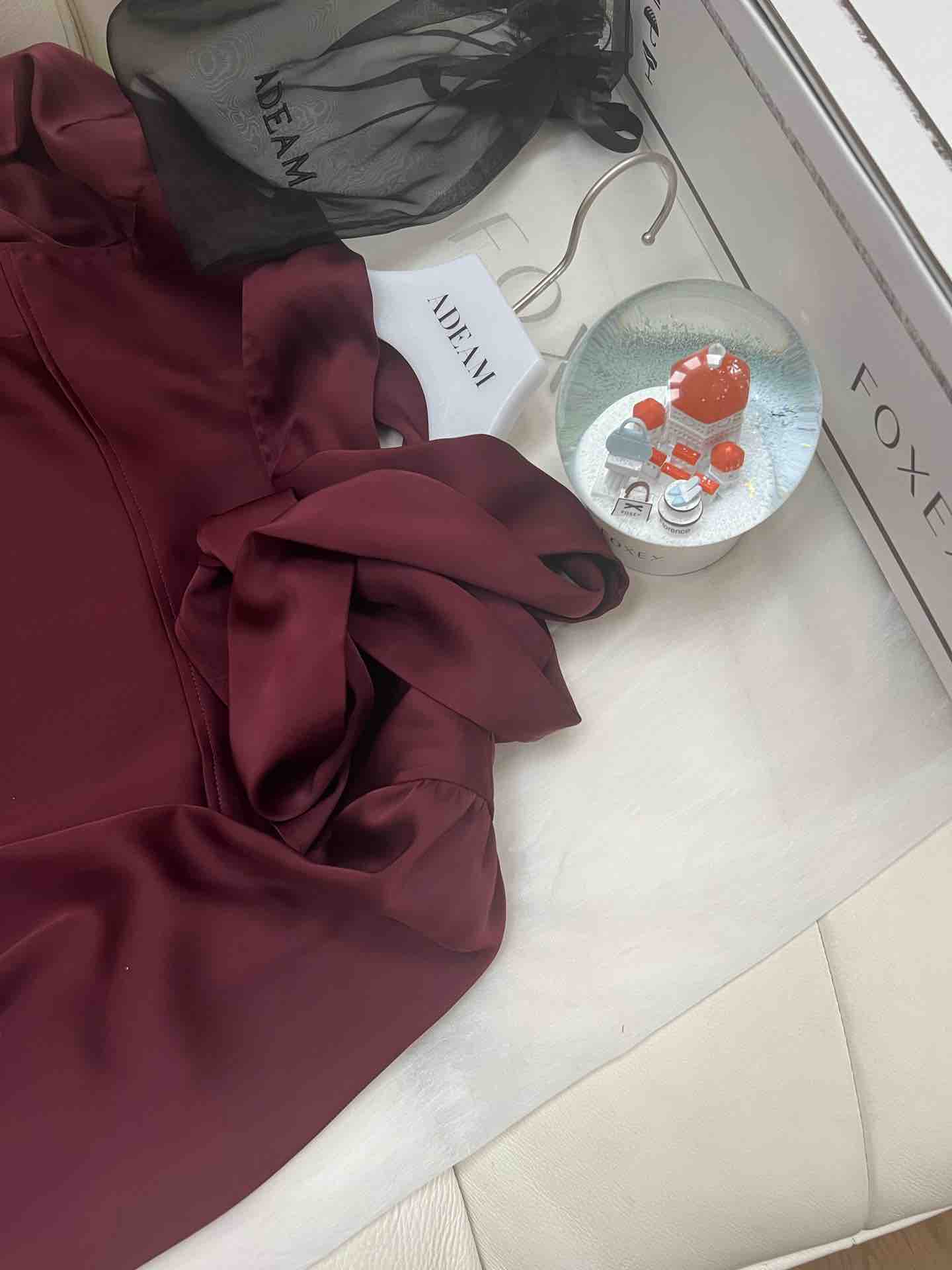 ADEAMの、バーガンディのワンピース : 旅する惑星 