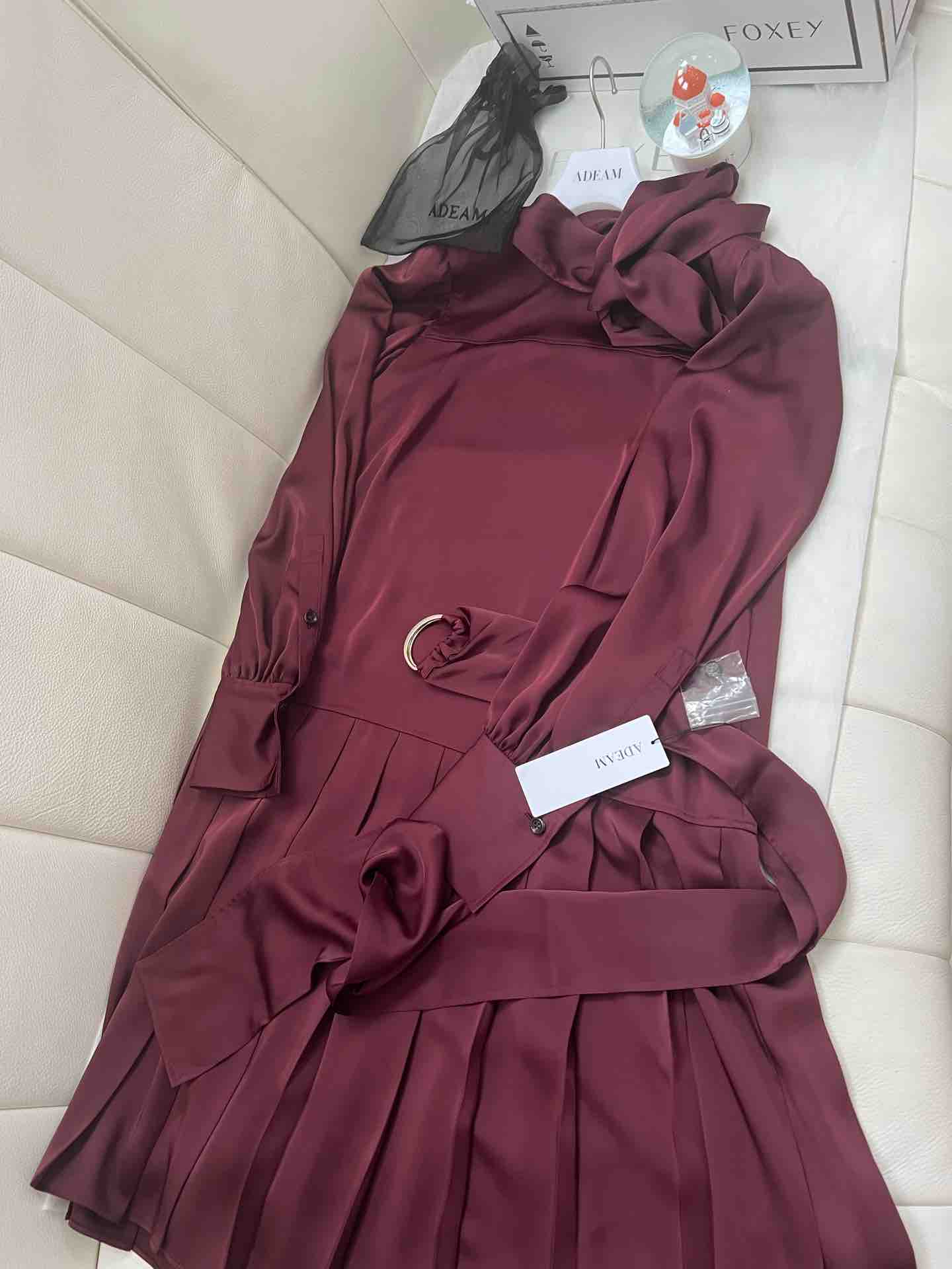 ADEAMの、バーガンディのワンピース : 旅する惑星 