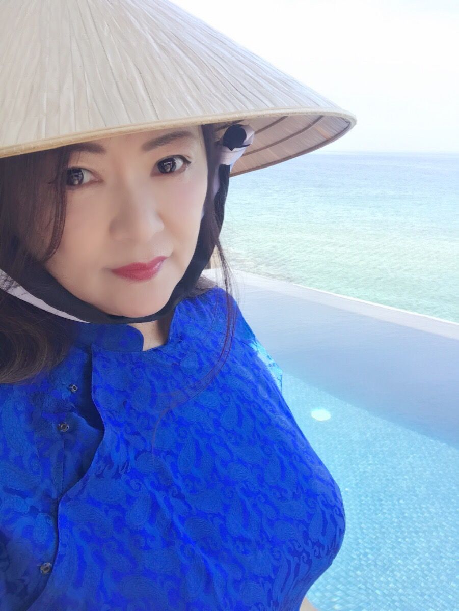 ベトナム女子アオザイヌード アオザイを初めて着ました。 : 旅する惑星