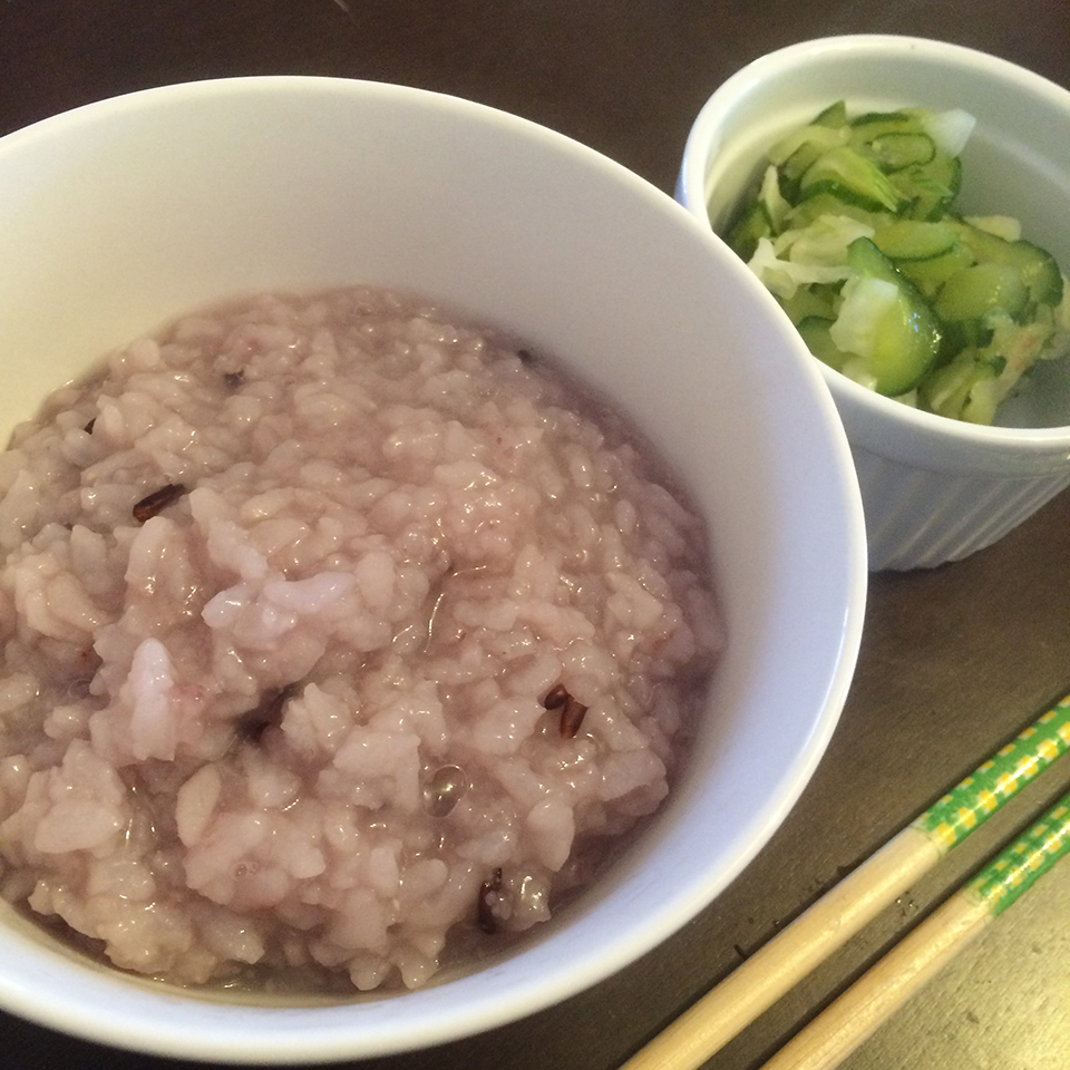 黒米入りのお粥 みゃりも食堂 世界のママご飯 旅ご飯 黒米入りのお粥 みゃりも食堂 世界のママご飯 旅ご飯
