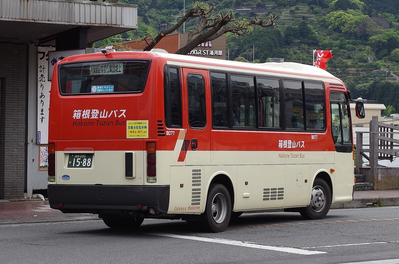 日野 リエッセ 箱根登山バスb077 湘南0か15 近江発 まりーんの道が続く限り