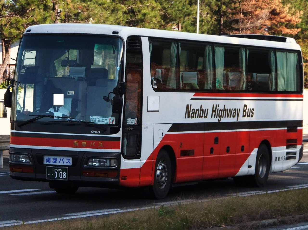 いすゞ・ガーラLV系(南部バス・八戸200か308) : 近江発､まりーんの道が