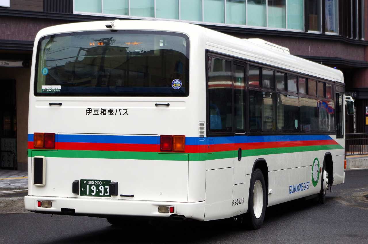 いすゞ・初代エルガ(伊豆箱根バス2487・湘南200か1993) : 近江発､ま