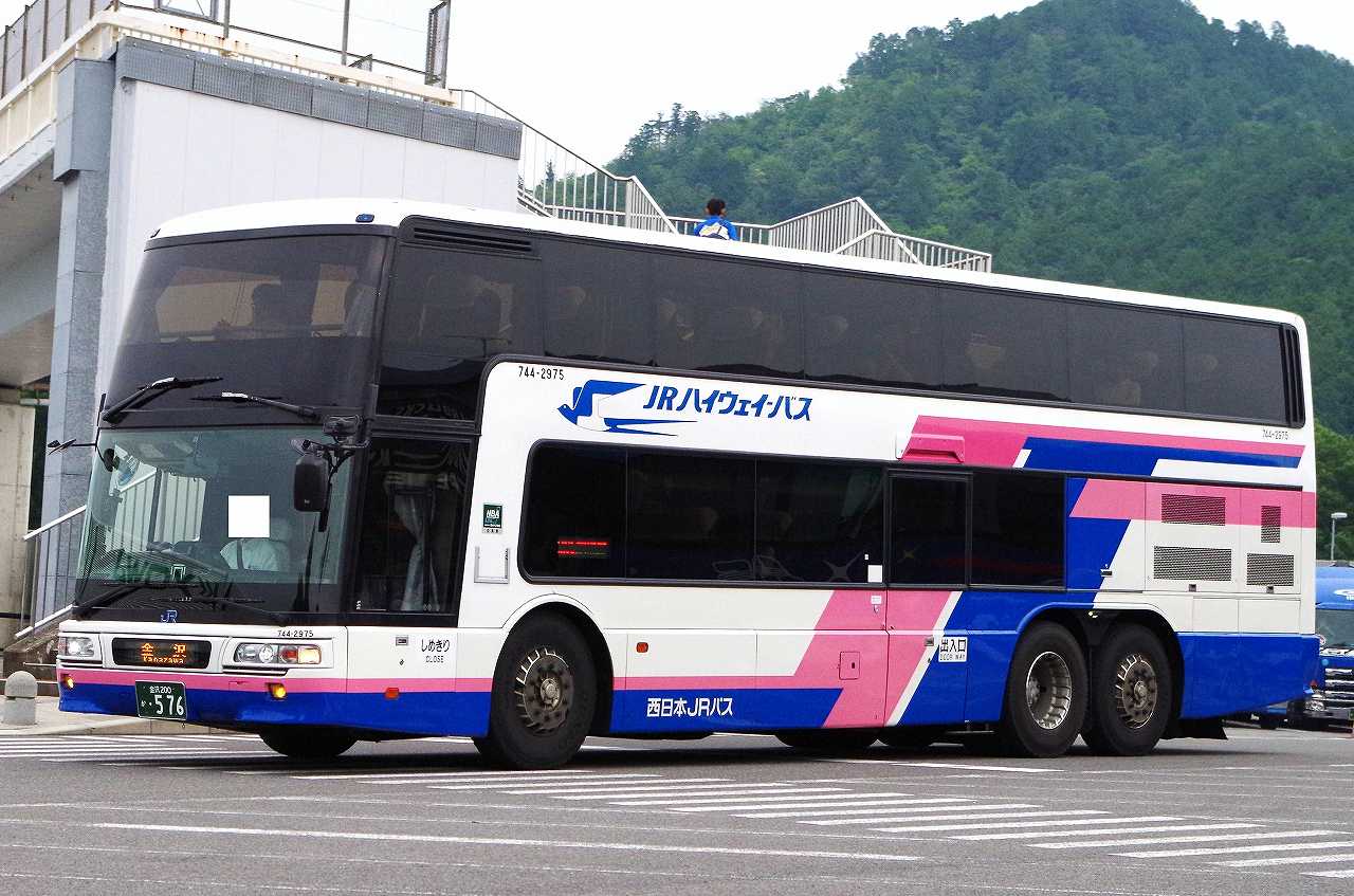 三菱ふそう・エアロキング(西日本ジェイアールバス744-2974・金沢200か