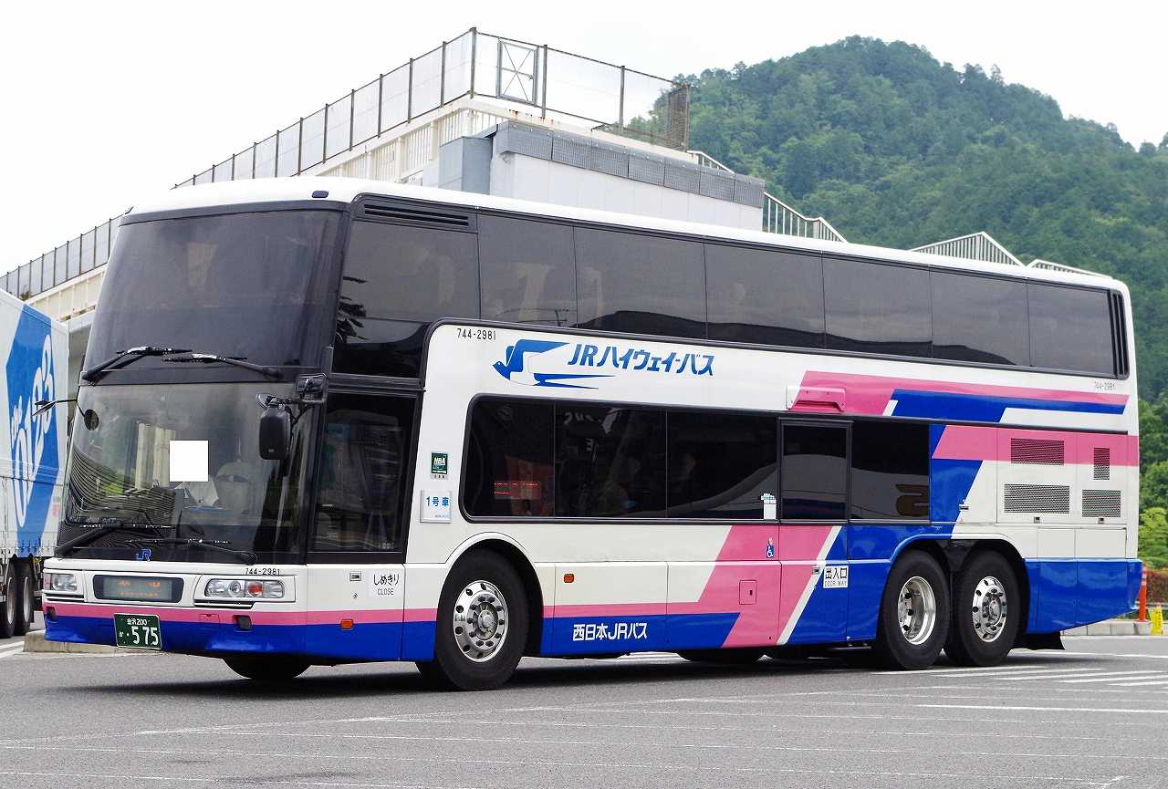 三菱ふそう・エアロキング(西日本ジェイアールバス744-2974・金沢200か