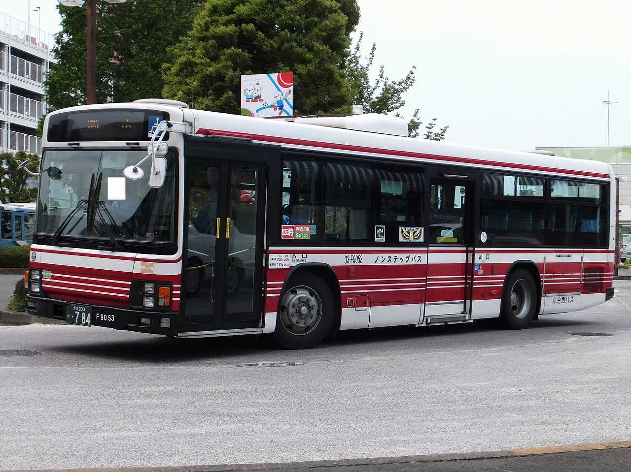 いすゞ・エルガ(小田急バス02-F9023・多摩200か448/03-F9053・多摩200