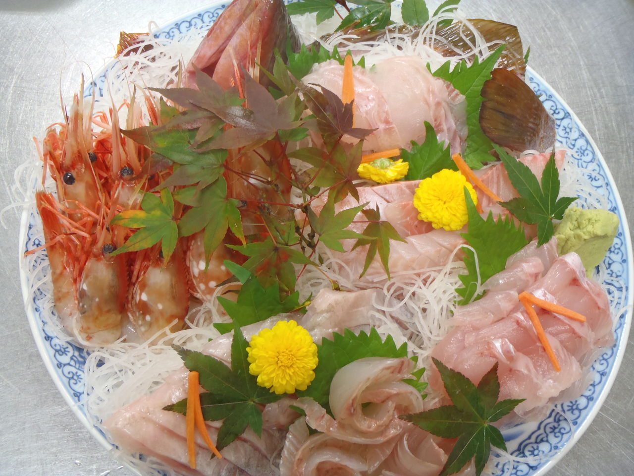 12 10 29 日本海の高級魚でお刺身 糸魚川 魚 糸魚川 海の宿 ペンション クルー 若旦那の日記 糸魚川 宿泊 釣り船 海水浴 ﾎﾀﾙｲｶ ｼｭﾉｰｹﾙ ﾌﾞﾛｸﾞ Pension Crew