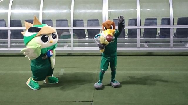 ヴェルディ君勇退セレモニーに参加のマリノス君 まりおう ヴェルディ君勇退セレモニーに参加のマリノス君 まりおう