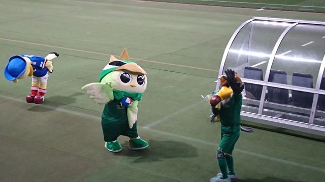 ヴェルディ君勇退セレモニーに参加のマリノス君 まりおう ヴェルディ君勇退セレモニーに参加のマリノス君 まりおう