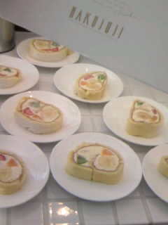 白十字 フルーツロール アヴァンタイム日誌