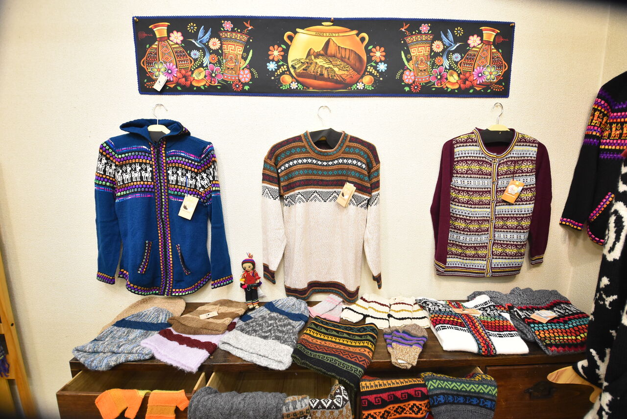 ギャラリーレポート『松田イメルダ手編みアルパカニット展示販売会