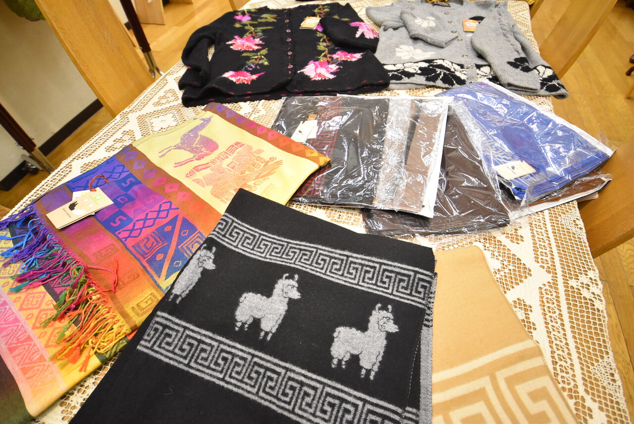 ギャラリーレポート『松田イメルダ手編みアルパカニット展示販売会