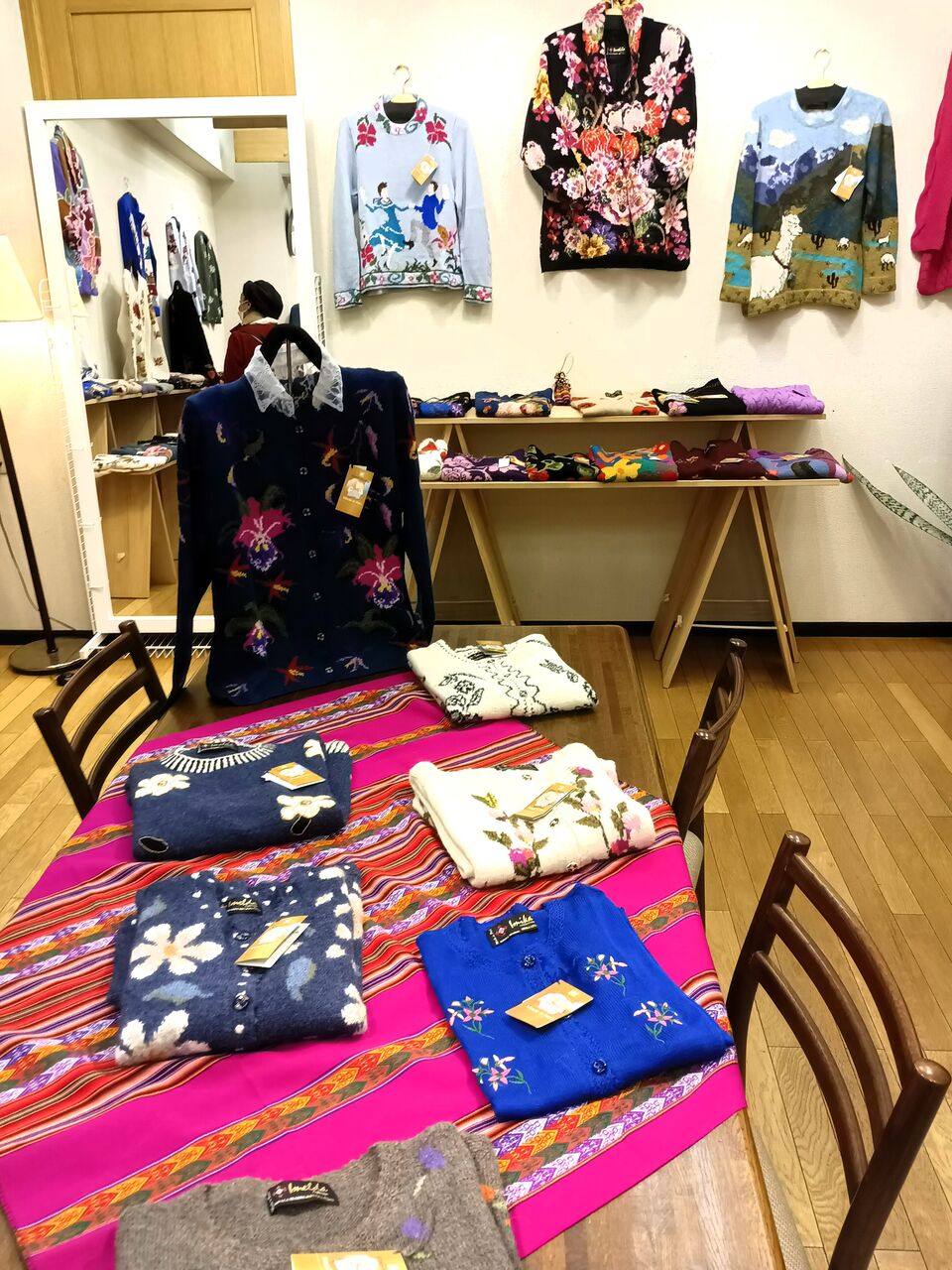 ギャラリーレポート『松田イメルダ手編みアルパカニット展示販売会