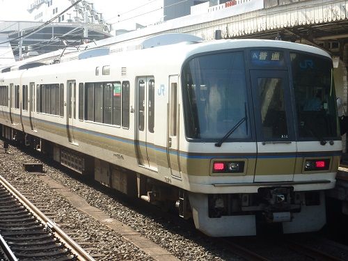 221系8両編成のリニューアル工事ようやく再開 : まぁ～くんの乗り物 