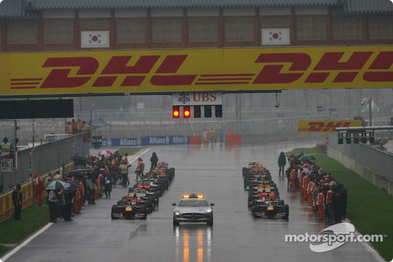 セイフティ・カー先導でスタート、F1韓国GP