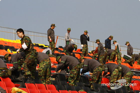 スタンドの椅子設置に軍隊出動、韓国国際サーキット