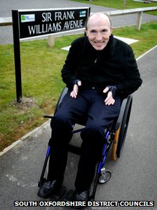 サー フランク ウィリアムズ アベニュー 英国オックスフォードシャー州の道路 F1通信 サー フランク ウィリアムズ アベニュー 英国オックスフォードシャー州の道路 F1通信