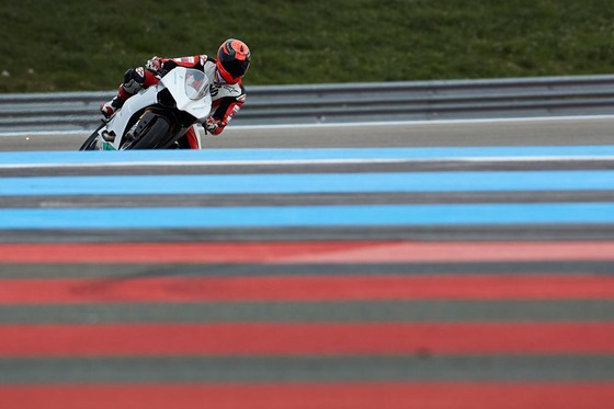 ミハエル・シューマッハ、ポール・リカールでバイクに乗る