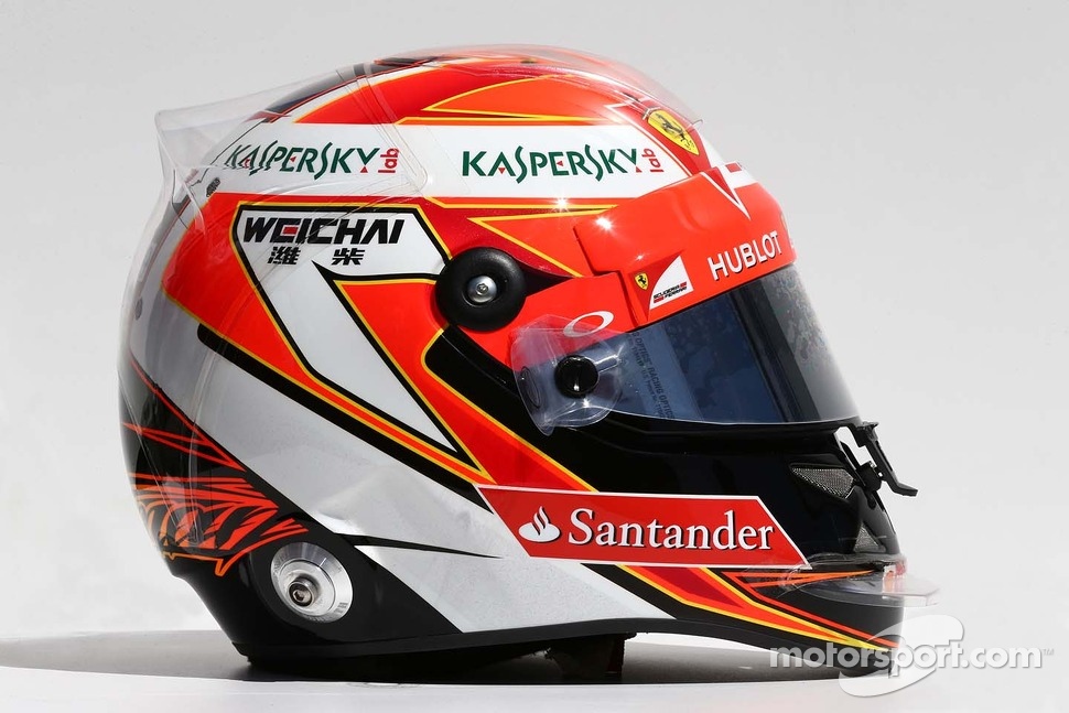 キミ・ライコネン（フェラーリ）： F1ヘルメットとレーシングスーツ