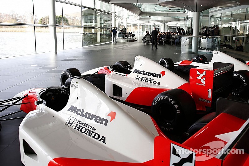 メルセデスとマクラーレンの15年f1マシン カラーリング変更か F1通信 メルセデスとマクラーレンの15年f1マシン カラーリング変更か F1通信
