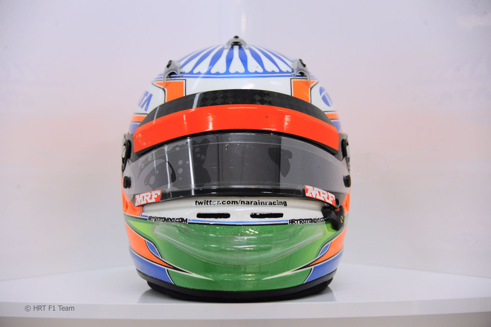 ナレイン・カーティケヤン（HRT）： 2012年F1ヘルメット写真