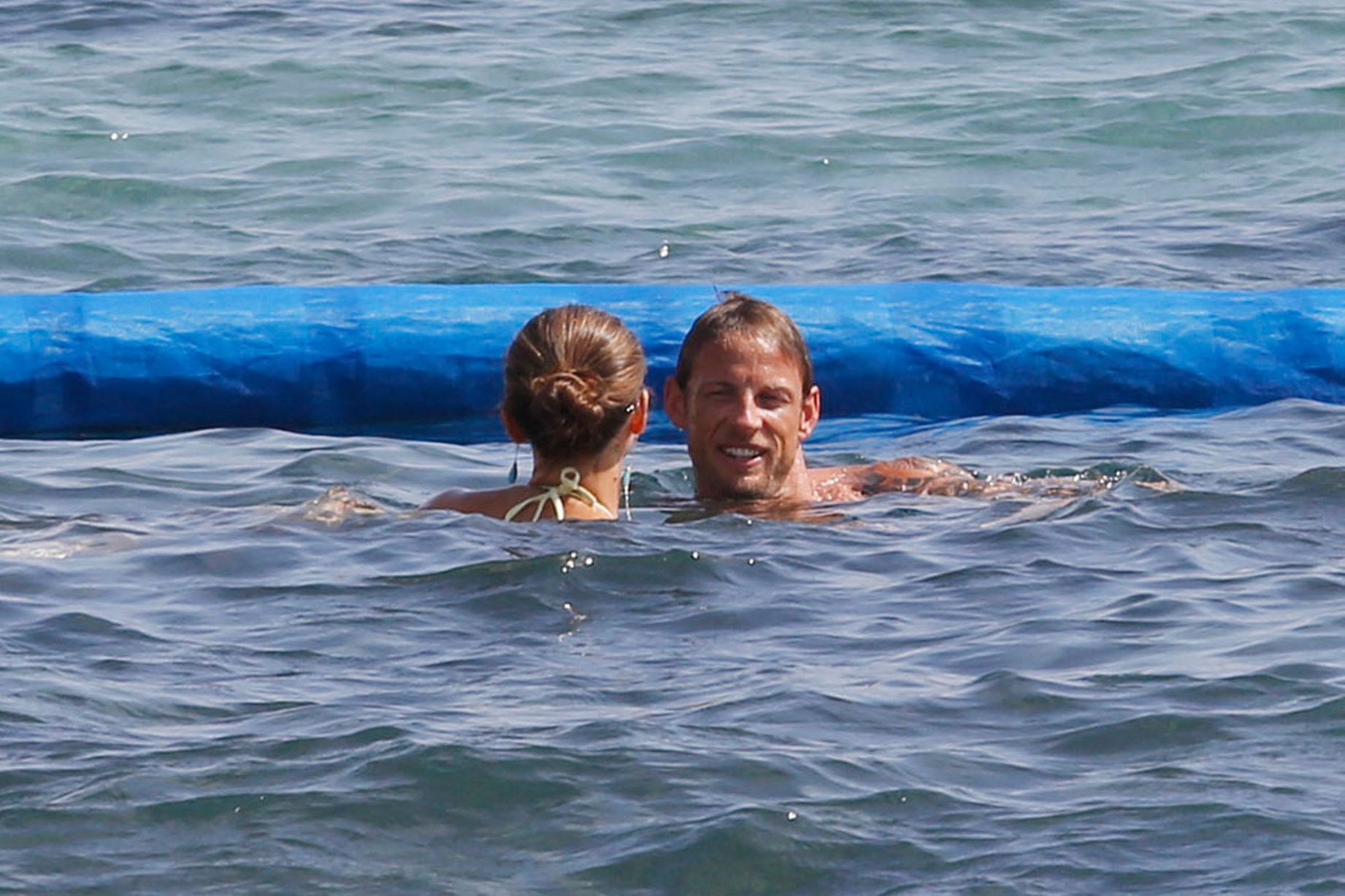 バトンと道端ジェシカ イビサ島で夏休み 写真 F1通信