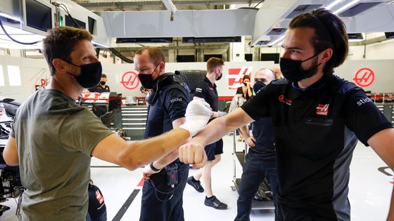 ロマン・グロージャン、退院して救助者やハースF1チームにお礼の挨拶にバーレーン国際サーキット