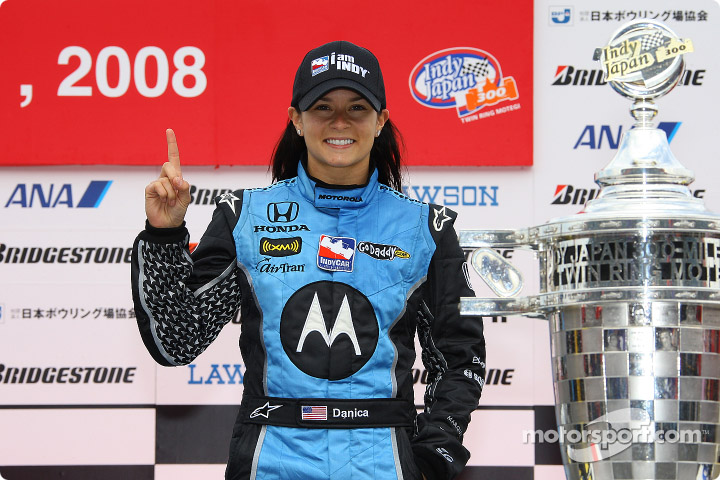 ダニカ・パトリック、悲劇の日にインディカーのキャリアを終えNASCARに