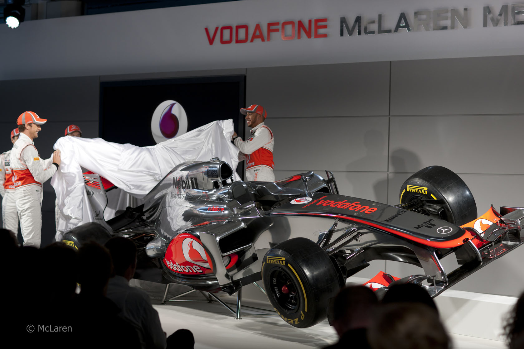 マクラーレンMP4-27 写真： 公式9枚 26との比較2枚 細部撮影13枚