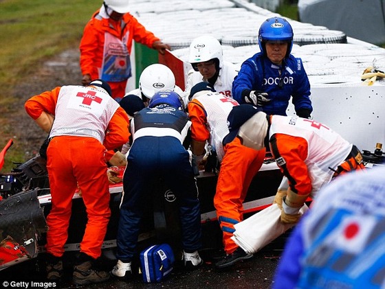 ジュール・ビアンキ、意識不明で病院に運ばれる: F1日本GP