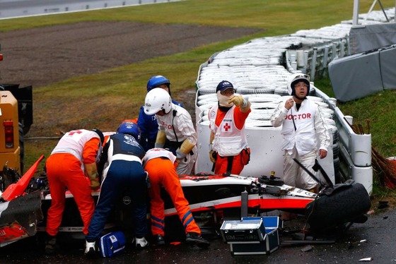 ジュール・ビアンキ、意識不明で病院に運ばれる: F1日本GP
