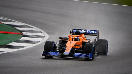 マクラーレンMCL35M初走行 ダニエル・リチャルド 雨のシルバーストン・サーキット