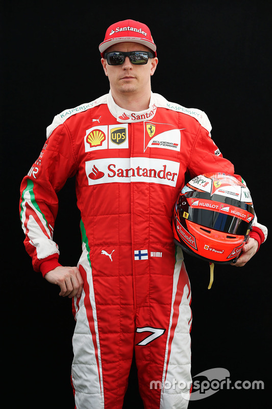 キミ・ライコネン（フェラーリ）： F1レーシングスーツとヘルメット