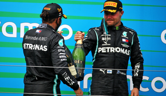 ヴァルテリ・ボタスとルイス・ハミルトン(メルセデス)2020年F1ハンガリーGP
