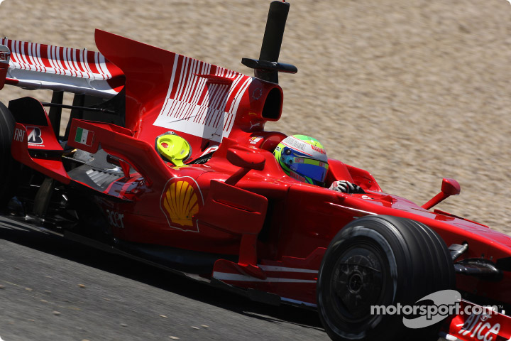 フェラーリ、「シャークフィン型」エンジンカバーをテスト : F1通信