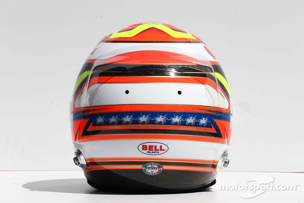 パストール・マルドナド(ロータス): F1ヘルメットとレーシングスーツ写真