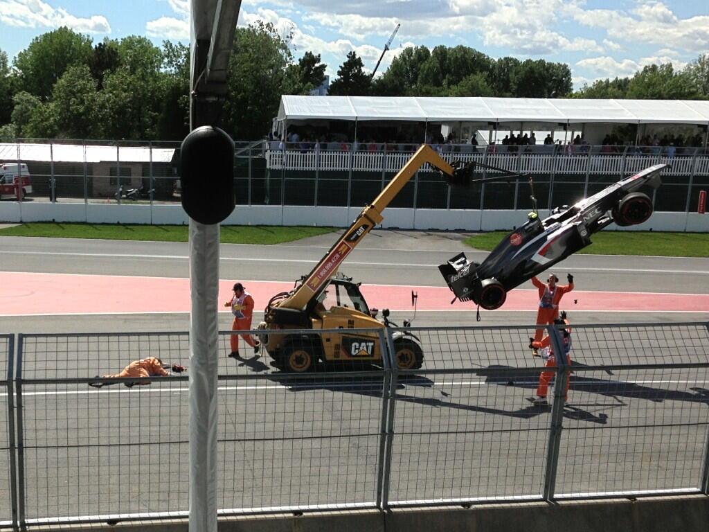 マーシャルがクレーンに轢かれて死亡 連続写真 F1カナダgp F1通信 マーシャルがクレーンに轢かれて死亡 連続写真 F1カナダgp F1通信
