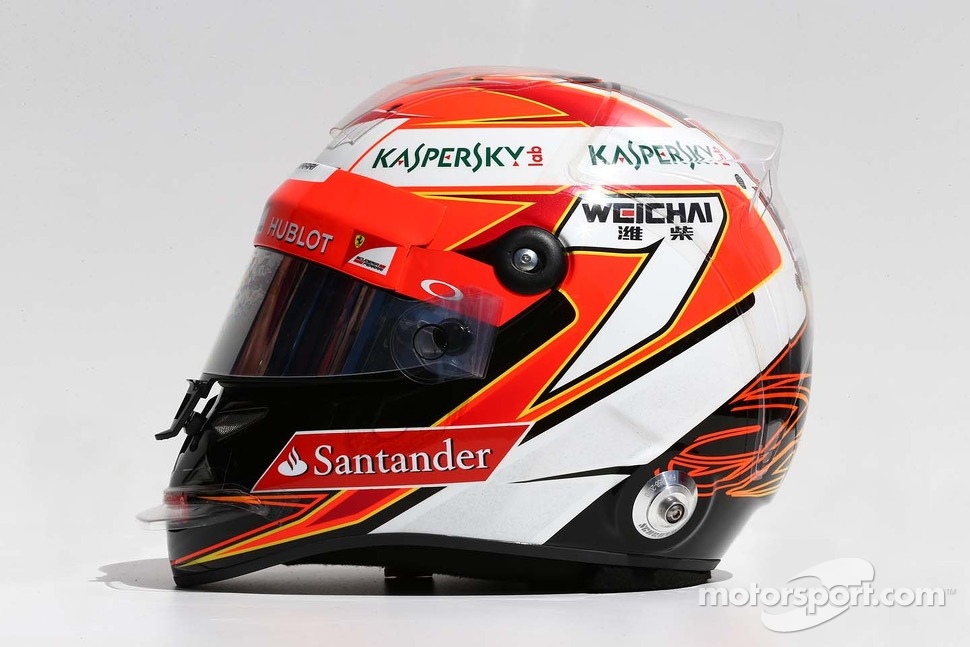 キミ・ライコネン（フェラーリ）： F1ヘルメットとレーシングスーツ