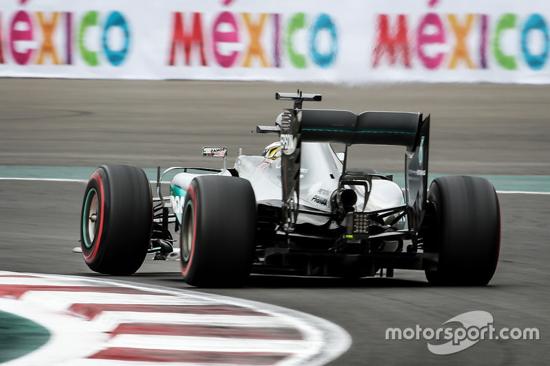 メルセデスF1 W07ハイブリット： 2016年F1マシン写真（最終3戦）