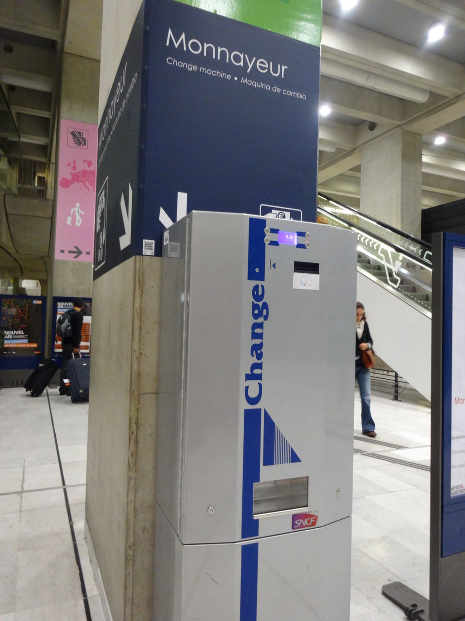 CDG空港の紙幣→コインへの両替機 : 気分は今もヨーロッパ♪