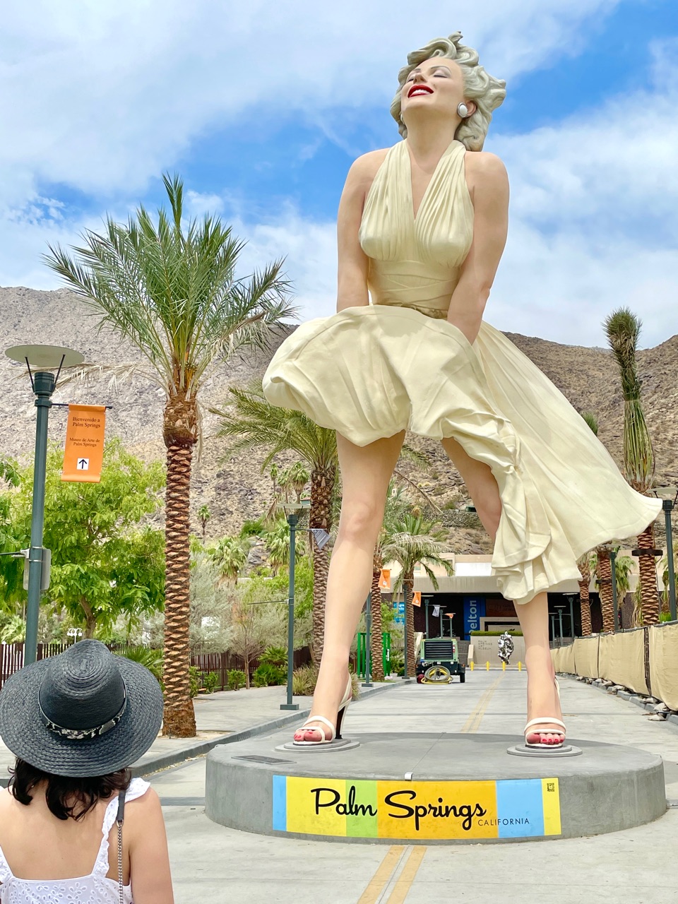 性的理由？噂のマリリンモンロー像、3年限定で再公開＋大好きな朝食