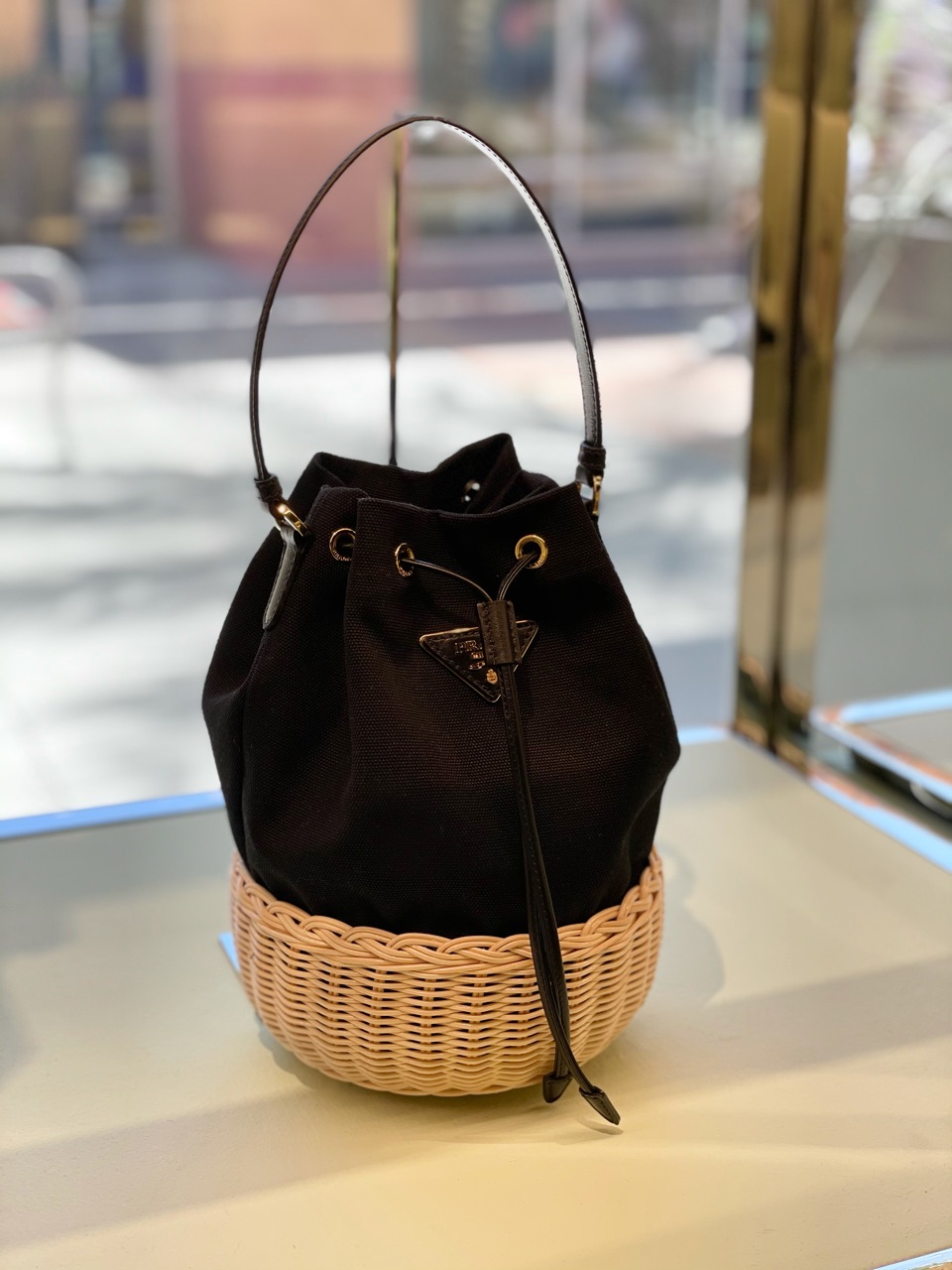 ベガスにpradaのアウトレット店が 新オープン Pradaでお得に購入するコツ ベガス旅行 Marriage Life In Arizona アリゾナで国際結婚 Powered By ライブドアブログ