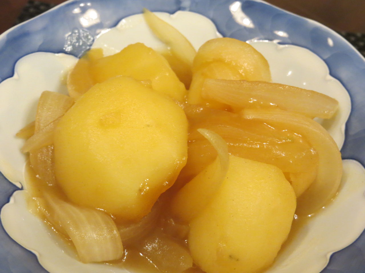 照り焼きチキン じゃがいもと玉ねぎの甘辛煮 大根と春菊の味噌汁 Gohan As Of Today Foods 照り焼きチキン じゃがいもと玉ねぎの甘辛煮 大根と春菊の味噌汁 Gohan As Of Today Foods