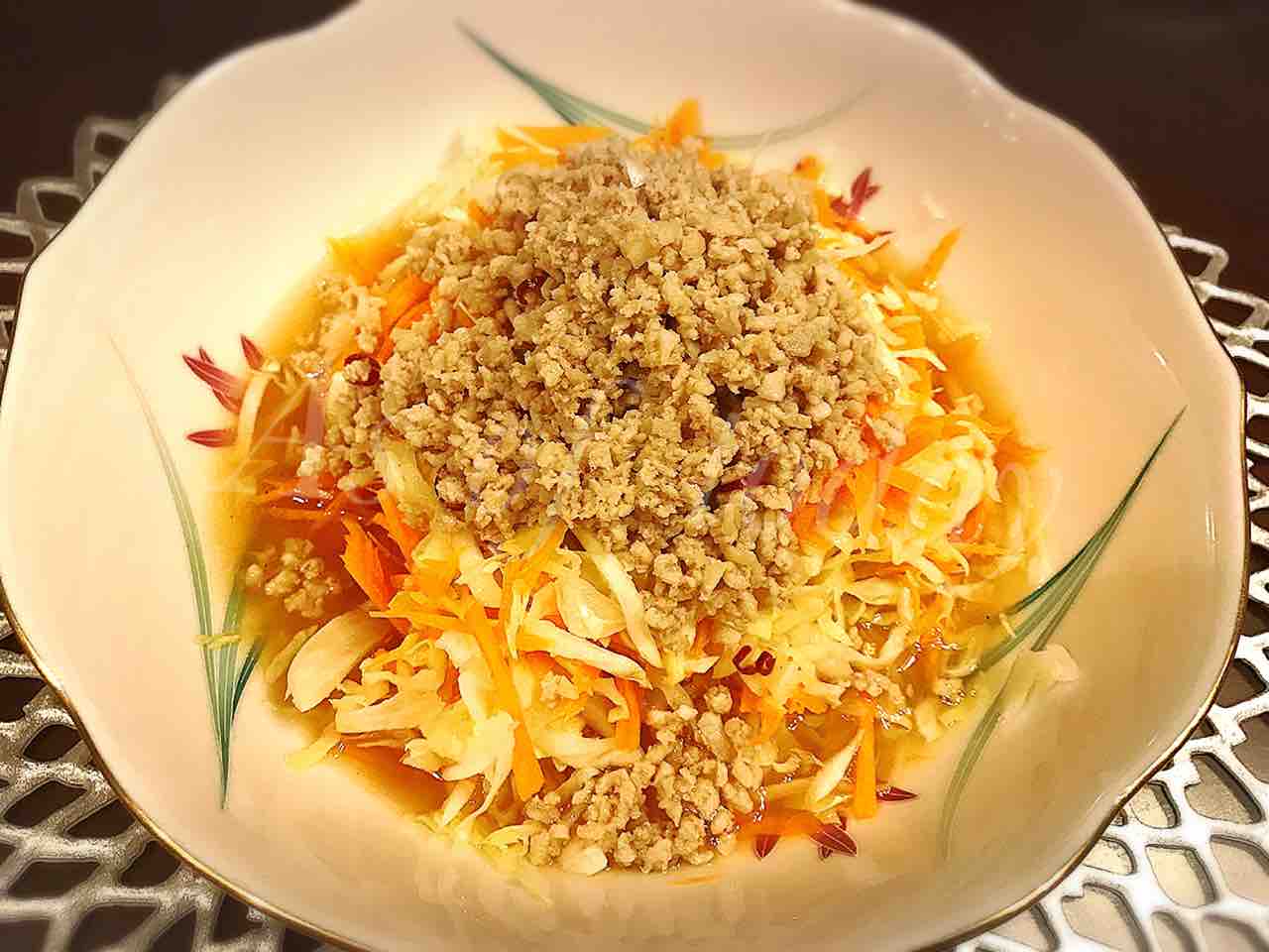 鶏のマリネ焼き オクラの梅肉あえ キャベツとニンジンのサラダ キュウリと鶏の甘酢あえ Gohan As Of Today Foods