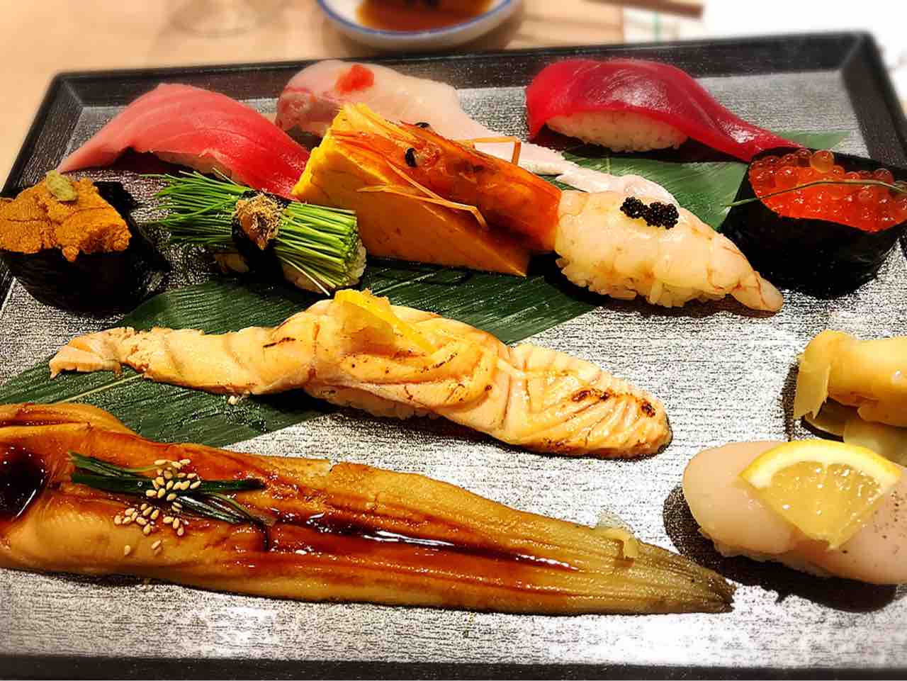 すし美登利 和風オニオンスープ 豚と玉ねぎの味噌マヨ炒め もみキャベツ きゅうりのごま醤油炒め Gohan As Of Today Foods