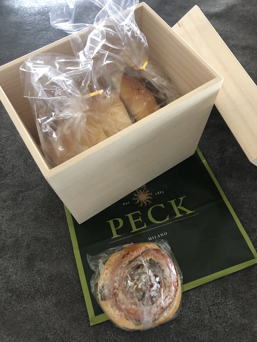 12EF4A40-B1AC-4AD4-AE5E-FC9FE2BD8130